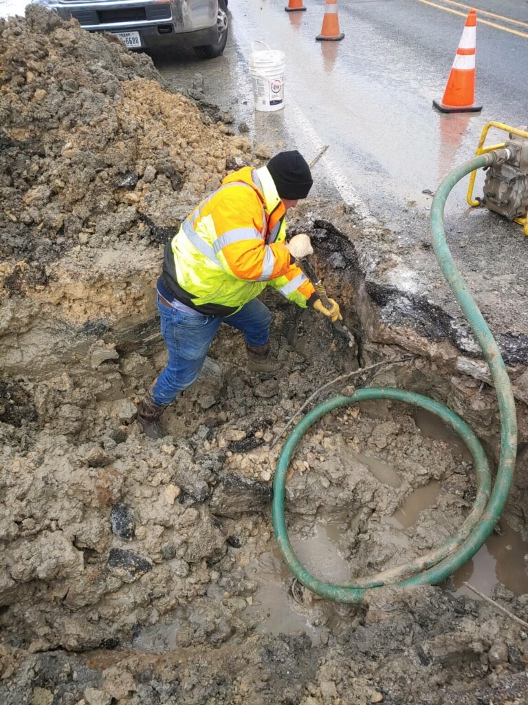 water-construction-crew repairing water leaks during winter storm